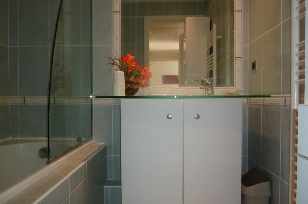 Stunning 2 Bed, 2 Bath Apt On The Cannes Sea Front Has Swimming Pool And Is A Secure Modern Building 464 Bagian luar foto