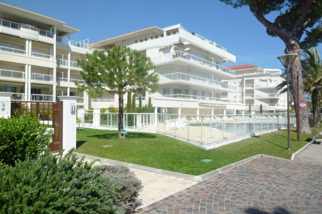 Stunning 2 Bed, 2 Bath Apt On The Cannes Sea Front Has Swimming Pool And Is A Secure Modern Building 464 Bagian luar foto