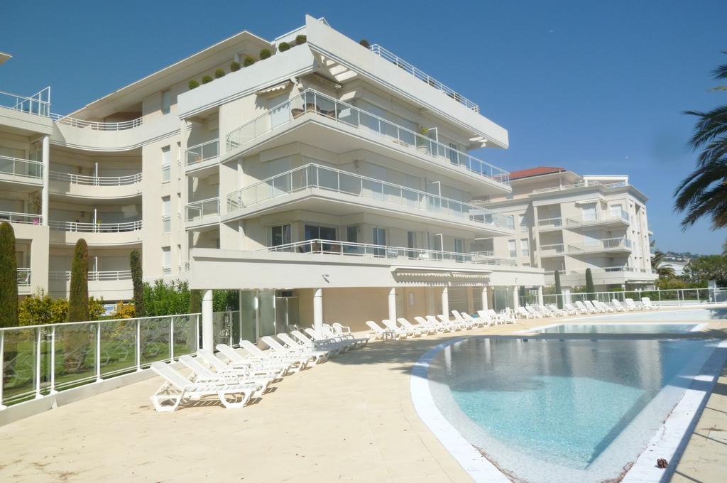 Stunning 2 Bed, 2 Bath Apt On The Cannes Sea Front Has Swimming Pool And Is A Secure Modern Building 464 Bagian luar foto