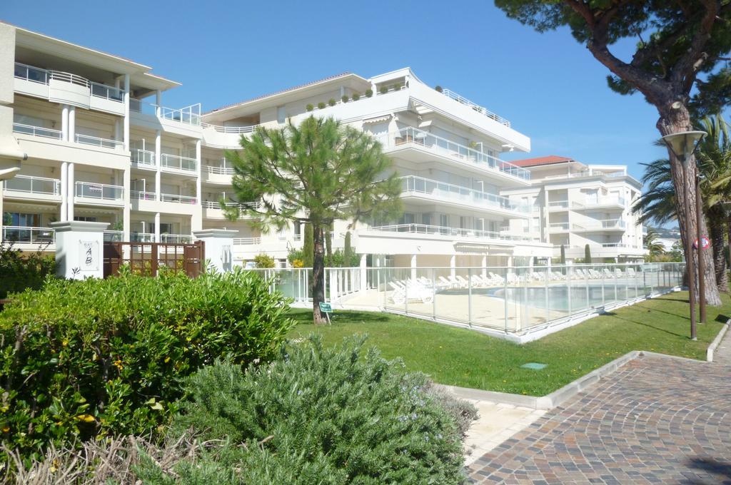 Stunning 2 Bed, 2 Bath Apt On The Cannes Sea Front Has Swimming Pool And Is A Secure Modern Building 464 Bagian luar foto
