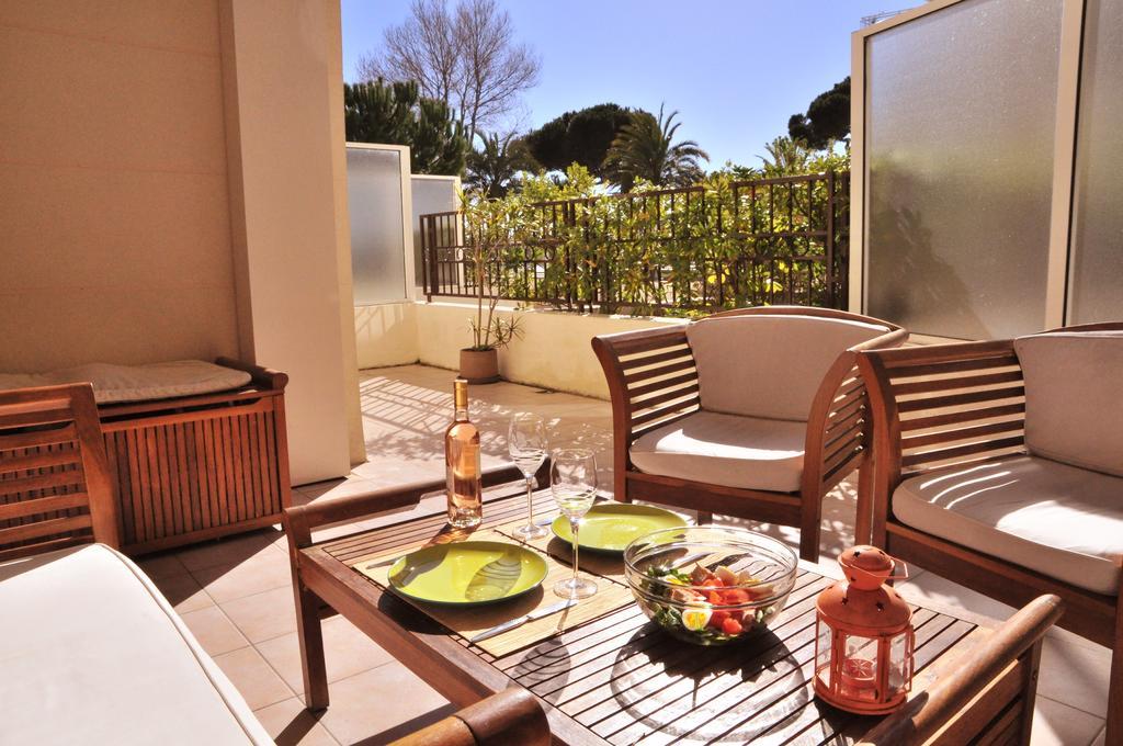 Stunning 2 Bed, 2 Bath Apt On The Cannes Sea Front Has Swimming Pool And Is A Secure Modern Building 464 Bagian luar foto