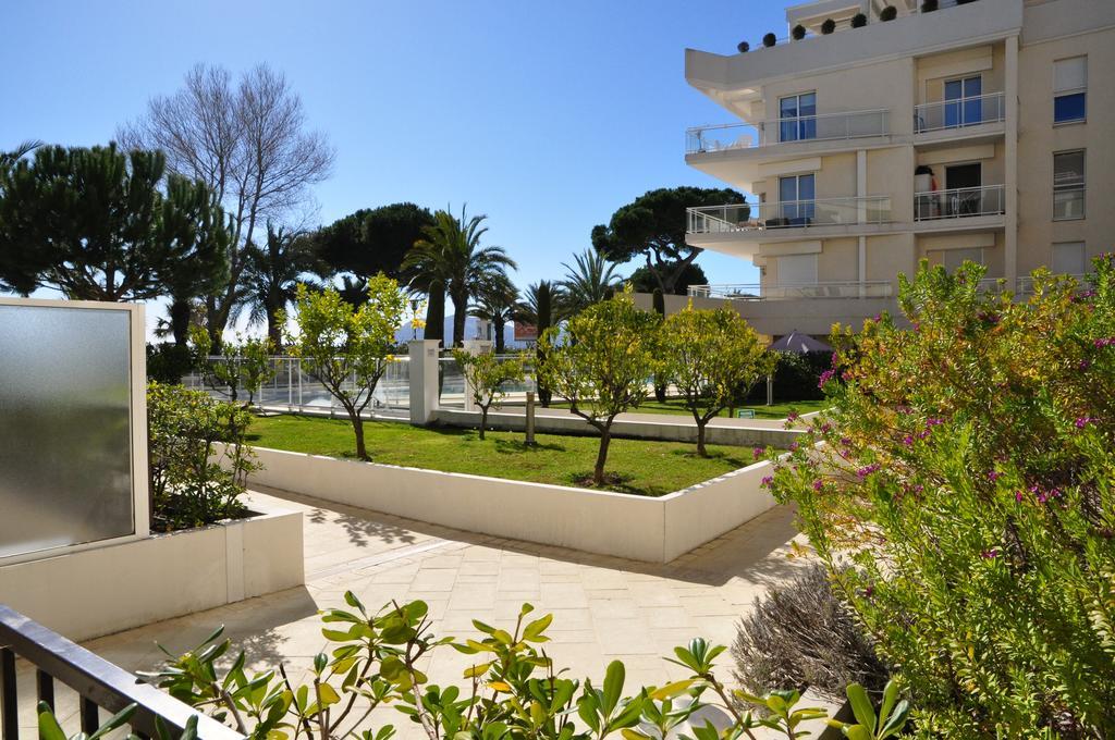 Stunning 2 Bed, 2 Bath Apt On The Cannes Sea Front Has Swimming Pool And Is A Secure Modern Building 464 Bagian luar foto