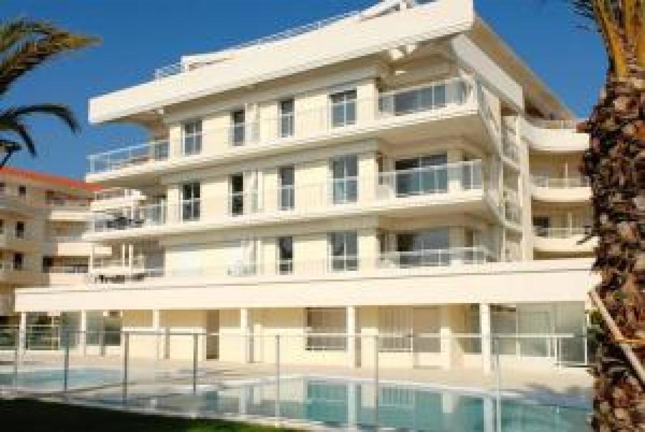 Stunning 2 Bed, 2 Bath Apt On The Cannes Sea Front Has Swimming Pool And Is A Secure Modern Building 464 Bagian luar foto
