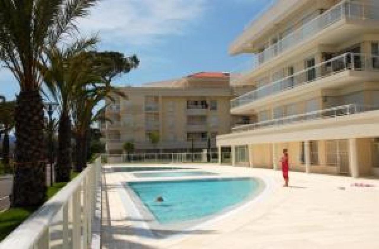 Stunning 2 Bed, 2 Bath Apt On The Cannes Sea Front Has Swimming Pool And Is A Secure Modern Building 464 Bagian luar foto