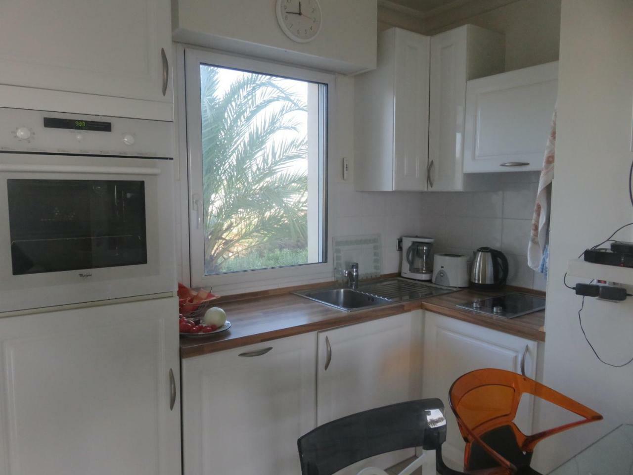 Stunning 2 Bed, 2 Bath Apt On The Cannes Sea Front Has Swimming Pool And Is A Secure Modern Building 464 Bagian luar foto