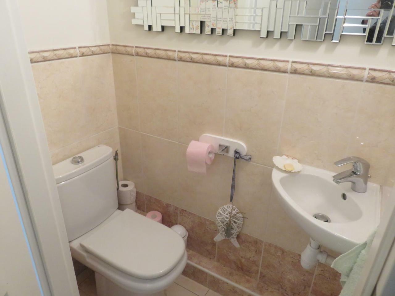 Stunning 2 Bed, 2 Bath Apt On The Cannes Sea Front Has Swimming Pool And Is A Secure Modern Building 464 Bagian luar foto