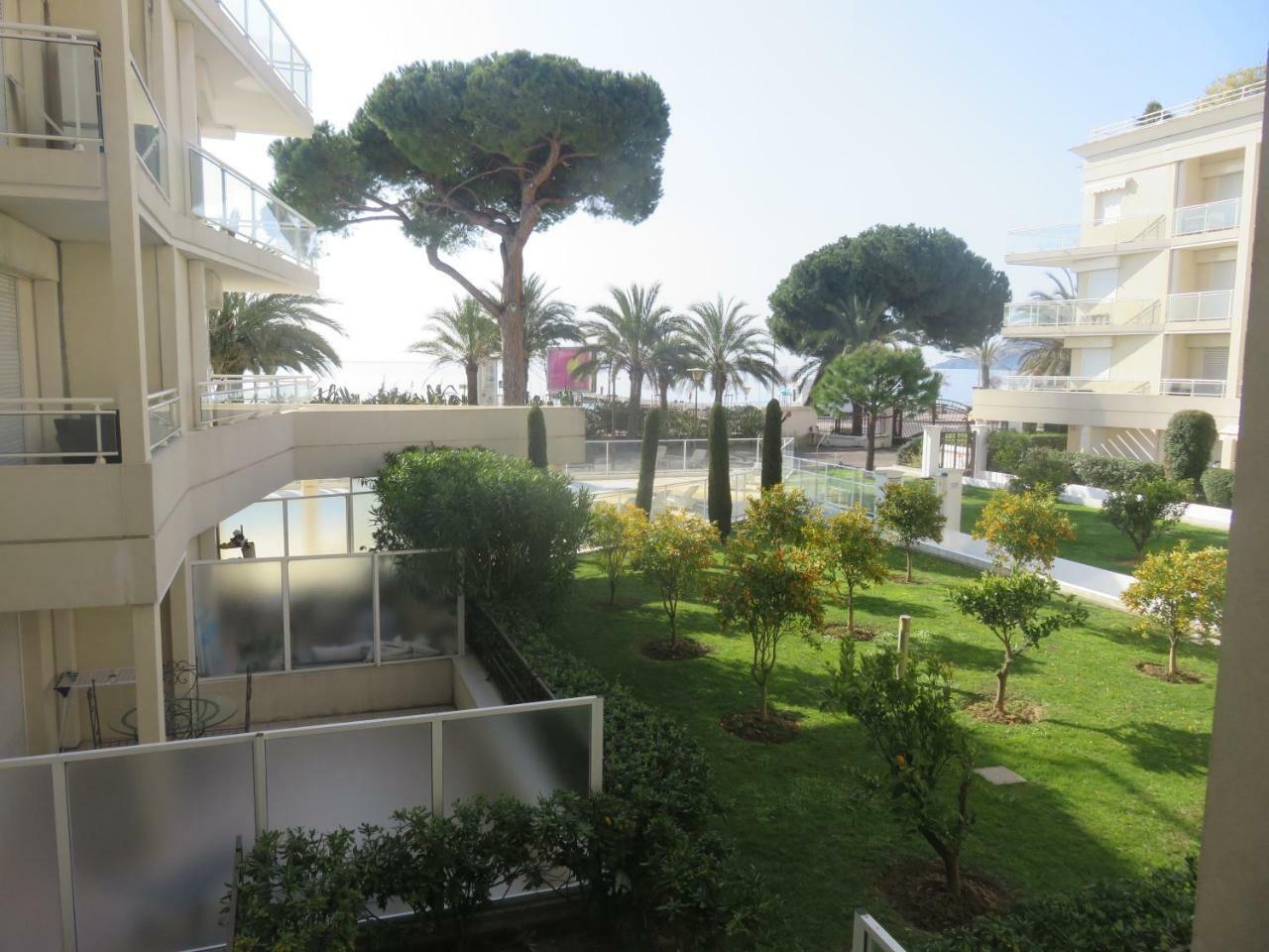 Stunning 2 Bed, 2 Bath Apt On The Cannes Sea Front Has Swimming Pool And Is A Secure Modern Building 464 Bagian luar foto