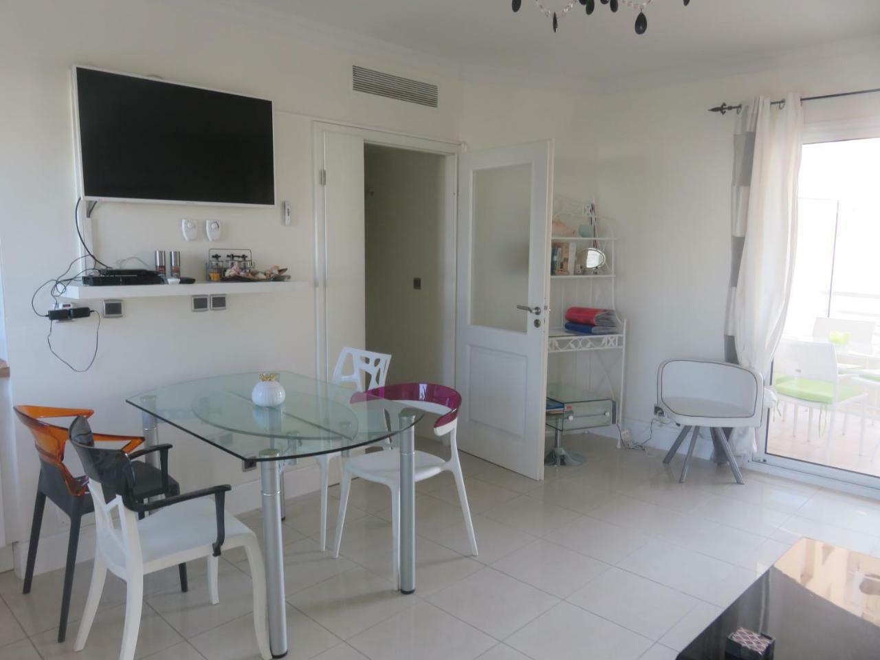 Stunning 2 Bed, 2 Bath Apt On The Cannes Sea Front Has Swimming Pool And Is A Secure Modern Building 464 Bagian luar foto