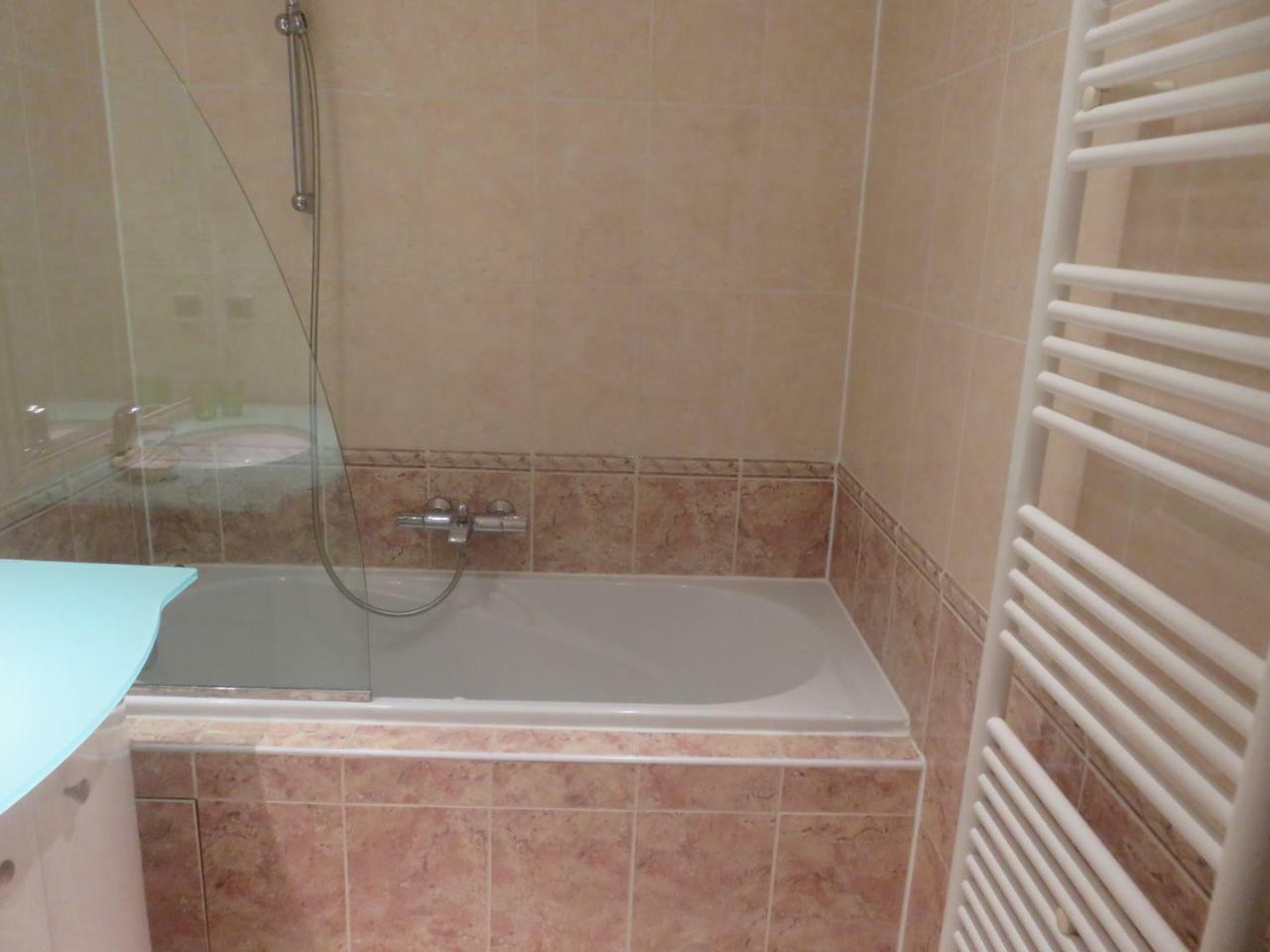 Stunning 2 Bed, 2 Bath Apt On The Cannes Sea Front Has Swimming Pool And Is A Secure Modern Building 464 Bagian luar foto