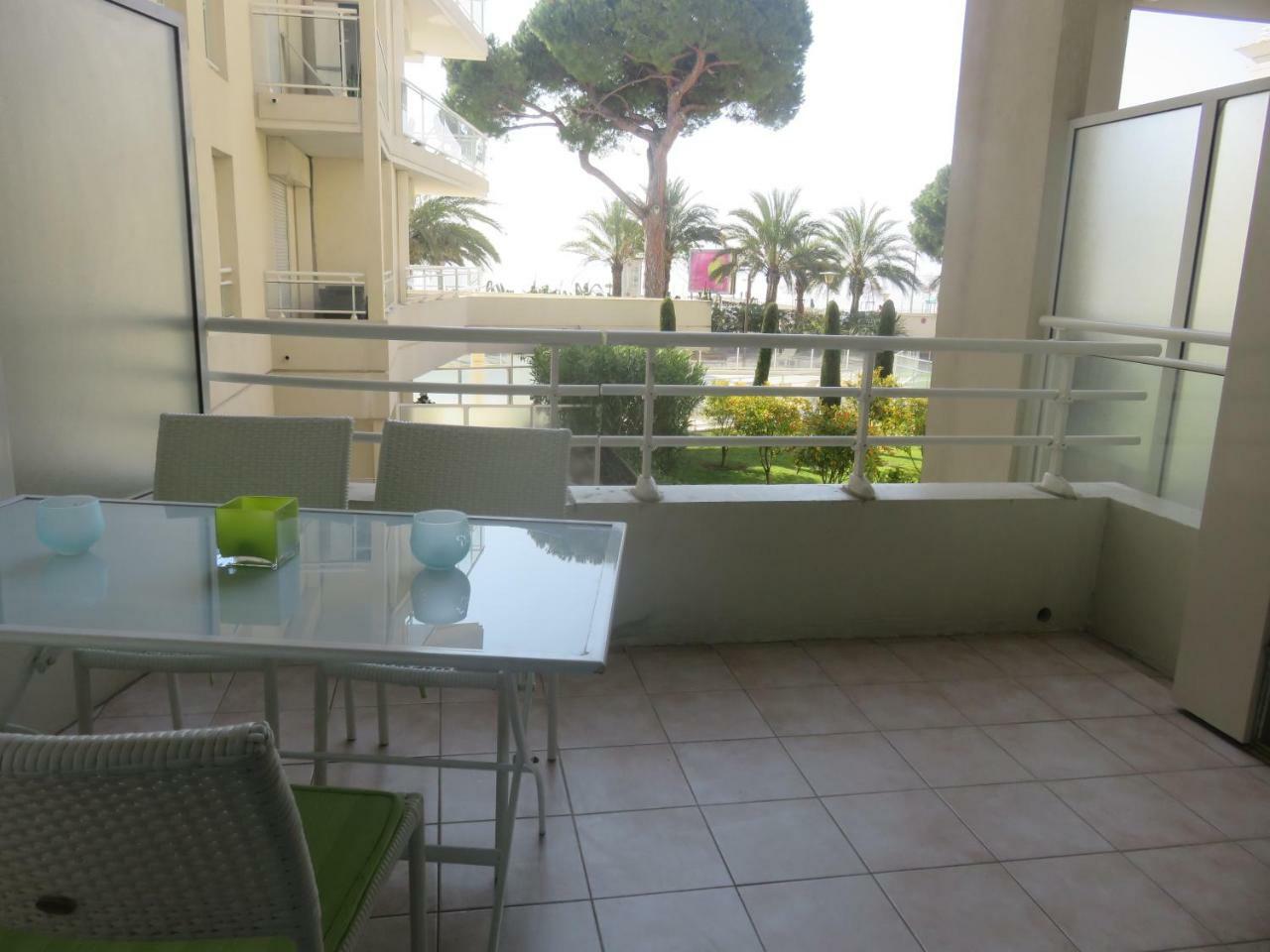 Stunning 2 Bed, 2 Bath Apt On The Cannes Sea Front Has Swimming Pool And Is A Secure Modern Building 464 Bagian luar foto