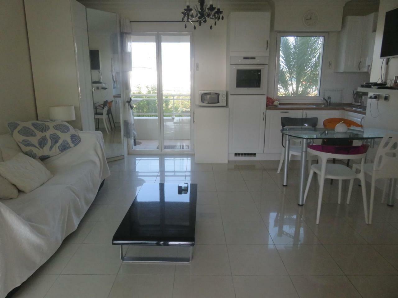 Stunning 2 Bed, 2 Bath Apt On The Cannes Sea Front Has Swimming Pool And Is A Secure Modern Building 464 Bagian luar foto